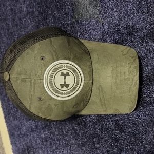Good Condition Mens Green Under Armour Golf Hat.